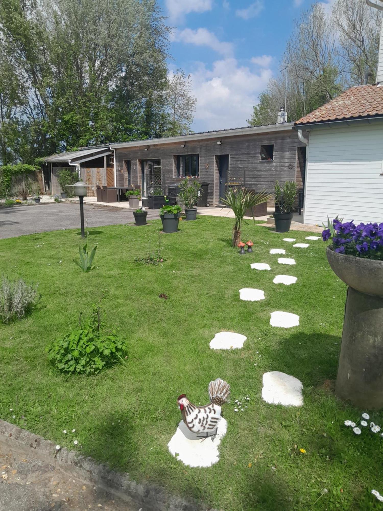 Au Dela Des Remparts Villa Montreuil  Buitenkant foto